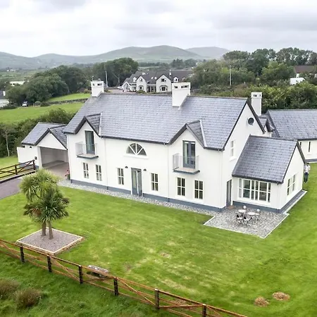 Country Setting In The Middle Of Town. *