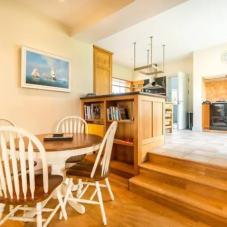 Country Setting In The Middle Of Town. * دينغل