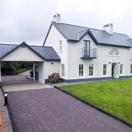 Country Setting In The Middle Of Town. Semesterbostad Dingle