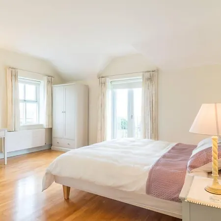 Country Setting In The Middle Of Town.