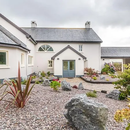 Country Setting In The Middle Of Town. Semesterbostad