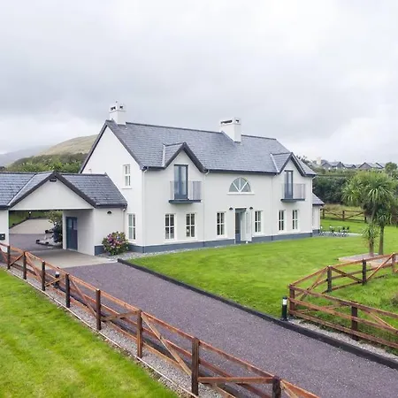 بيت للعطل Country Setting In The Middle Of Town.