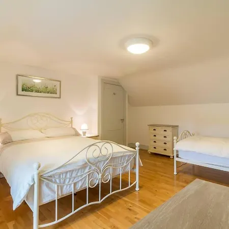 Country Setting In The Middle Of Town. بيت للعطل *