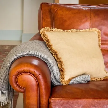 Country Setting In The Middle Of Town. Semesterbostad Dingle