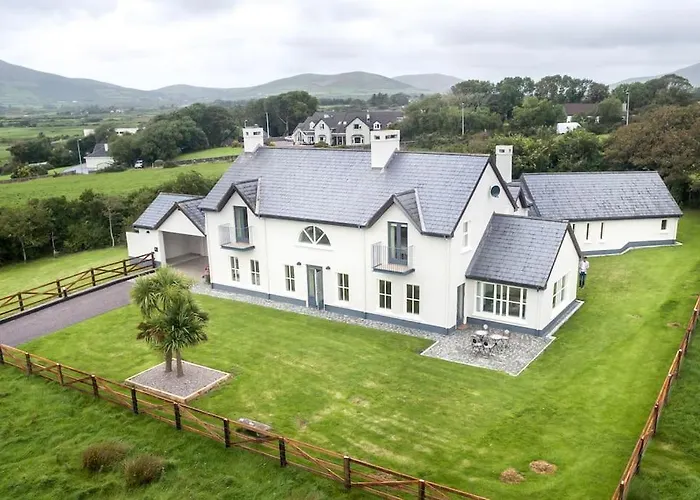 Country Setting In The Middle Of Town. *