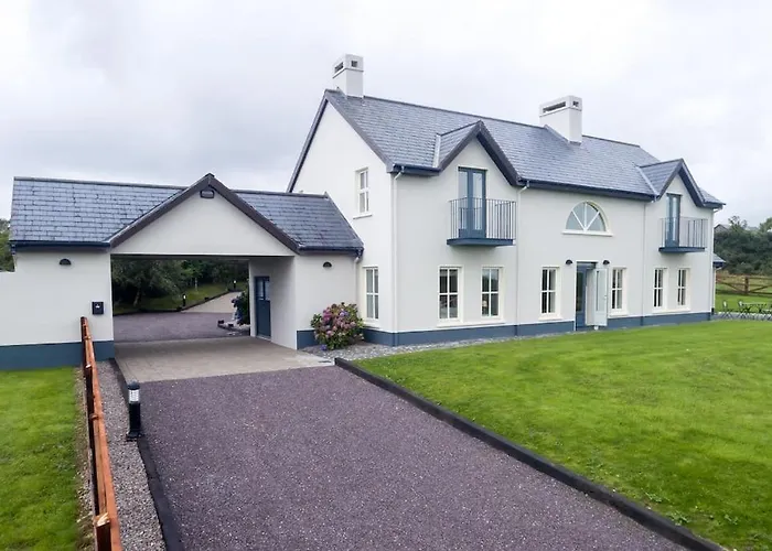 Country Setting In The Middle Of Town. Tatil Evi Dingle