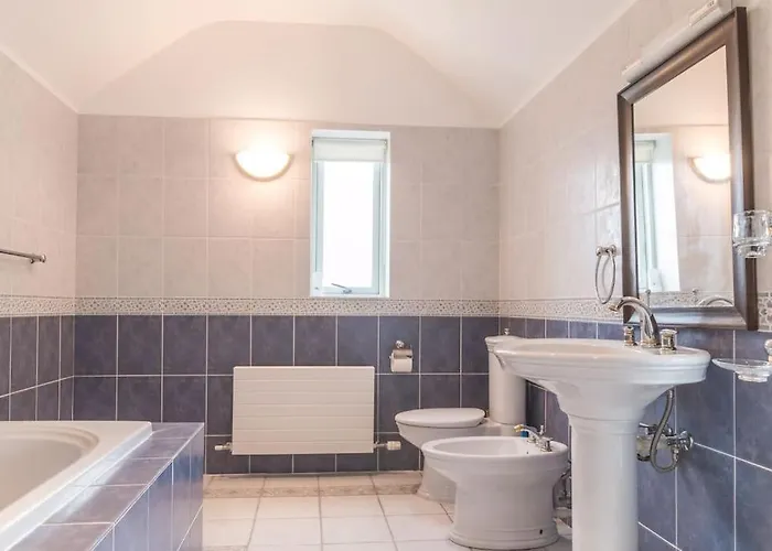 Country Setting In The Middle Of Town. Tatil Evi Dingle