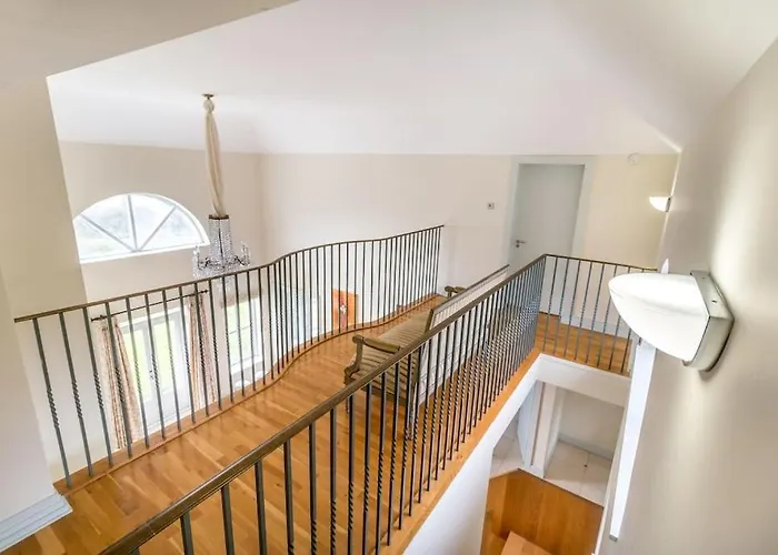 Tatil Evi Country Setting In The Middle Of Town. *