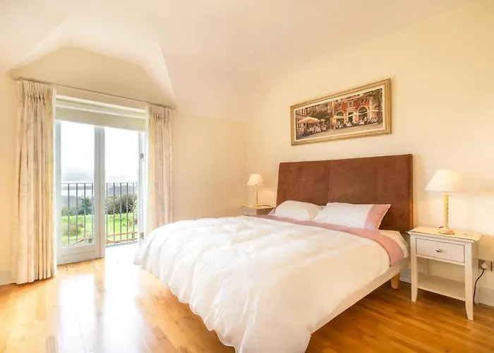 Country Setting In The Middle Of Town. *