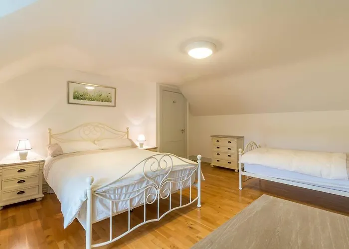 Country Setting In The Middle Of Town. Tatil Evi *