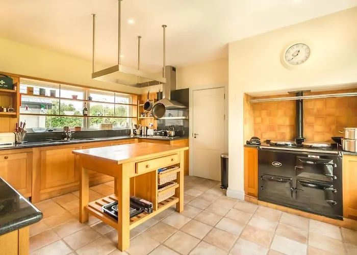 Tatil Evi Country Setting In The Middle Of Town. *