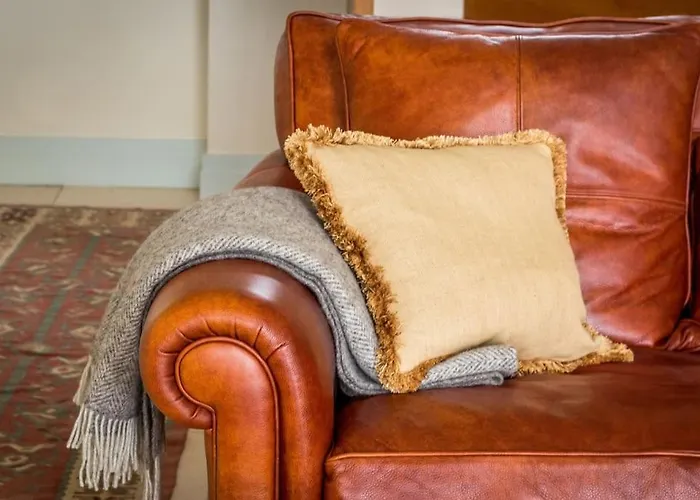 Country Setting In The Middle Of Town. Tatil Evi Dingle